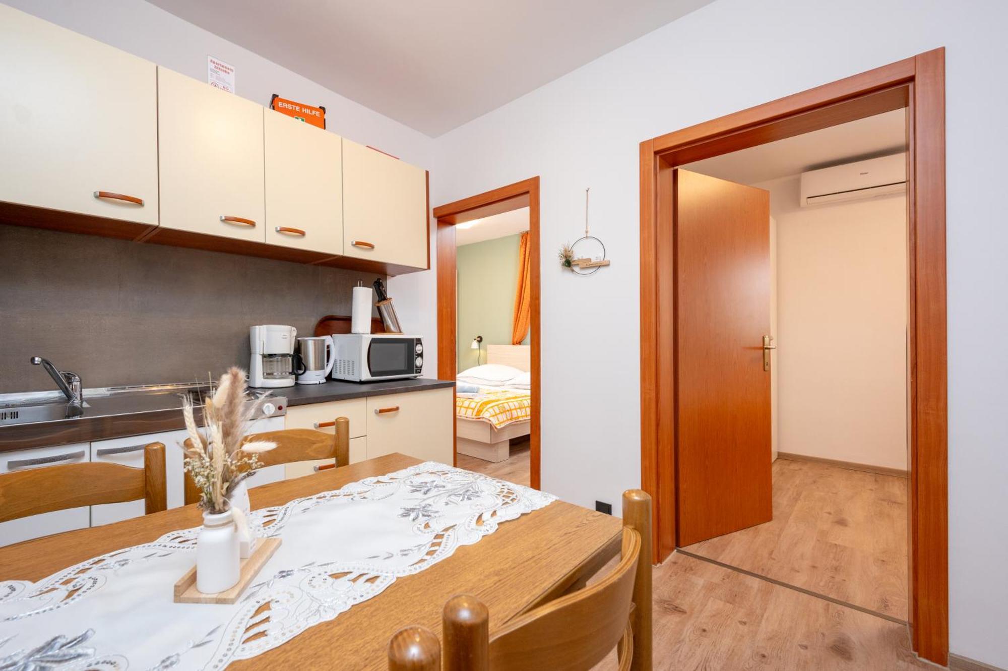 Apartments Zdravko โตรกีร์ ภายนอก รูปภาพ