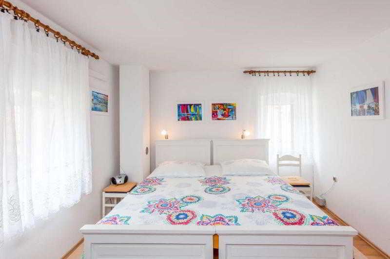 Apartments Zdravko โตรกีร์ ภายนอก รูปภาพ